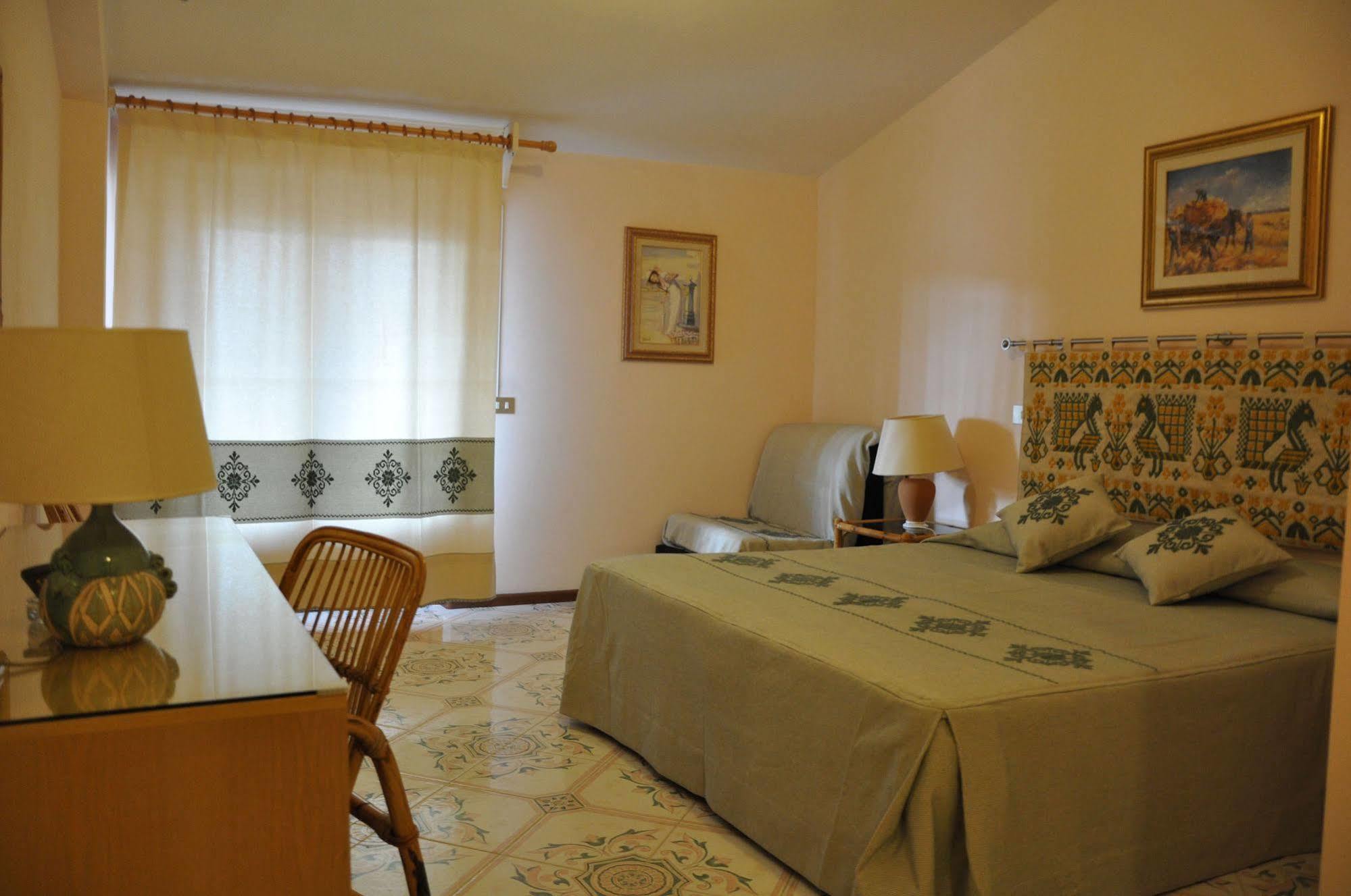 Hotel L'Oasi Cala Gonone Buitenkant foto