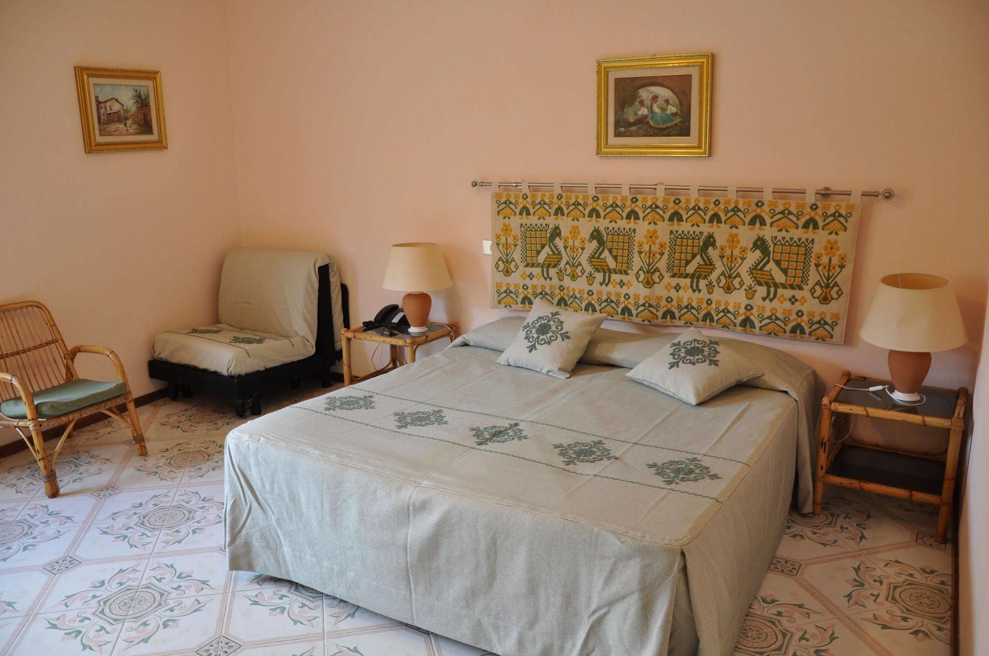 Hotel L'Oasi Cala Gonone Buitenkant foto