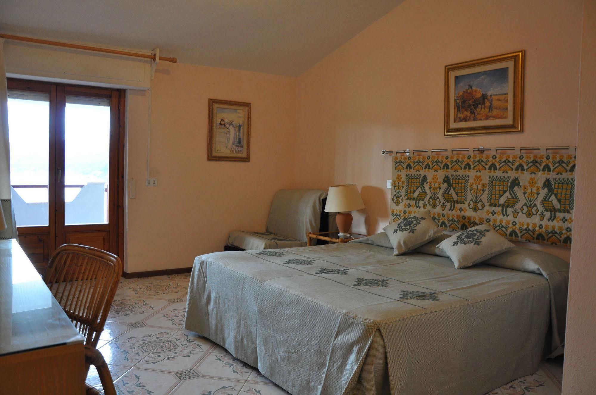 Hotel L'Oasi Cala Gonone Buitenkant foto